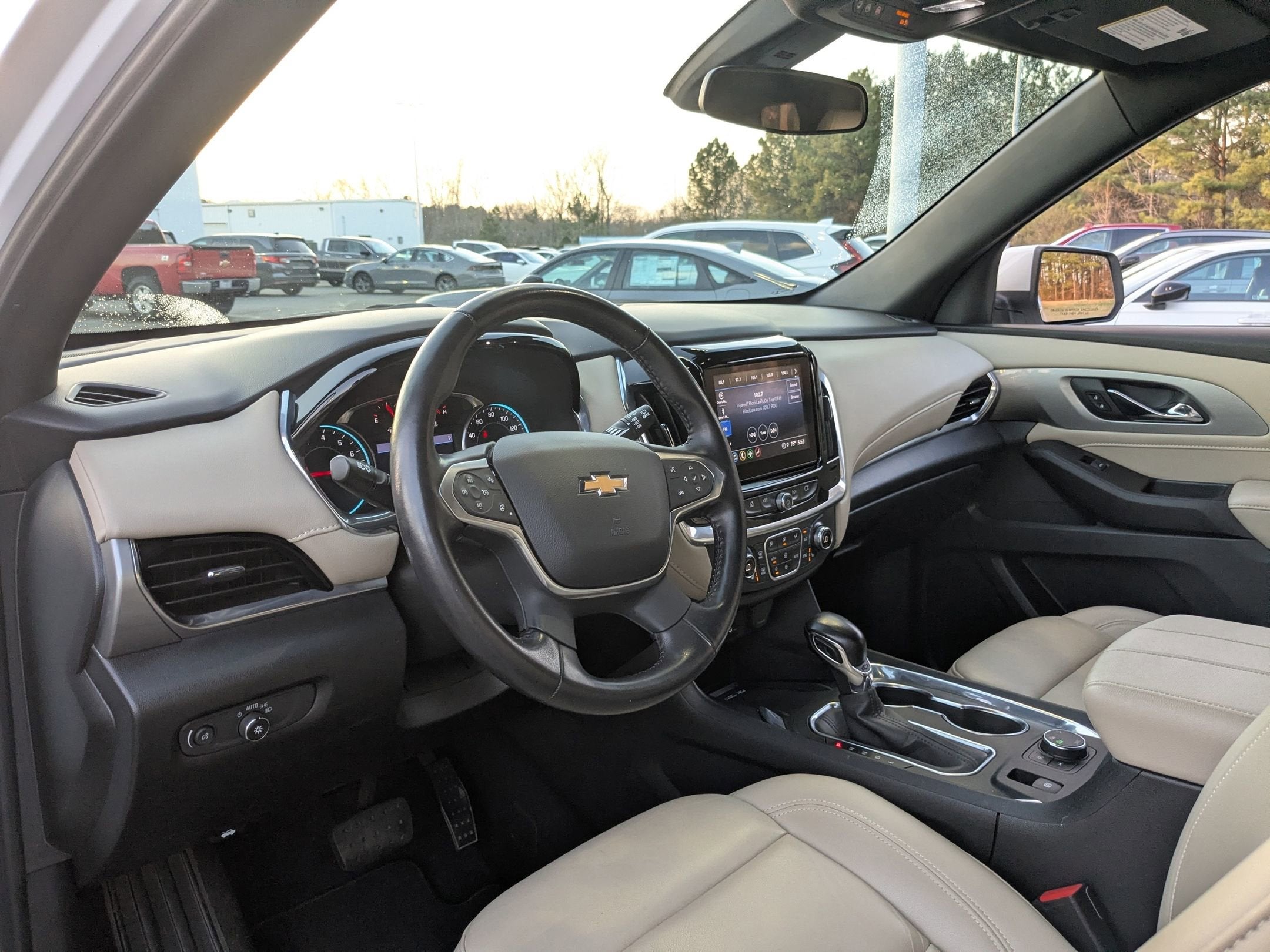 2022 Chevrolet Traverse LT Leather
