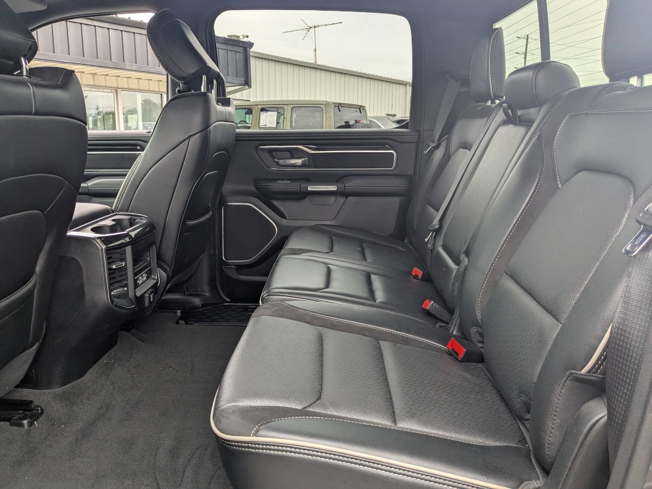 2022 RAM 1500 Laramie Crew Cab 4x4 5'7' Box