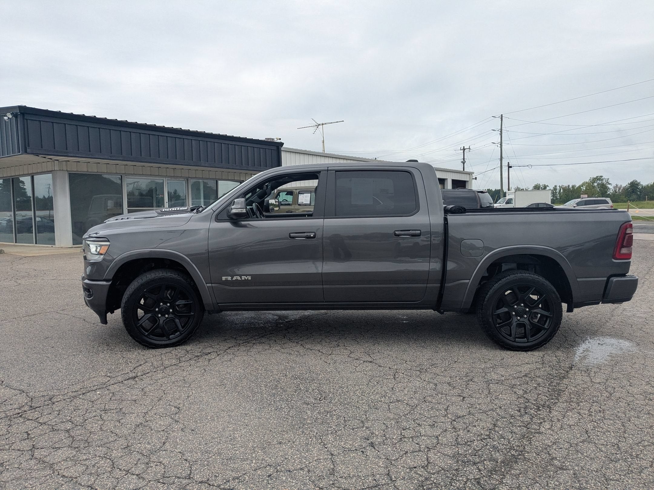 2022 RAM 1500 Laramie Crew Cab 4x4 5'7' Box