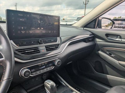 2023 Nissan Altima SR VC-Turbo FWD