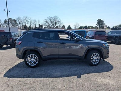 2023 Jeep Compass Latitude Lux FWD