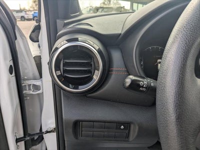 2023 Nissan Kicks SR Xtronic CVT