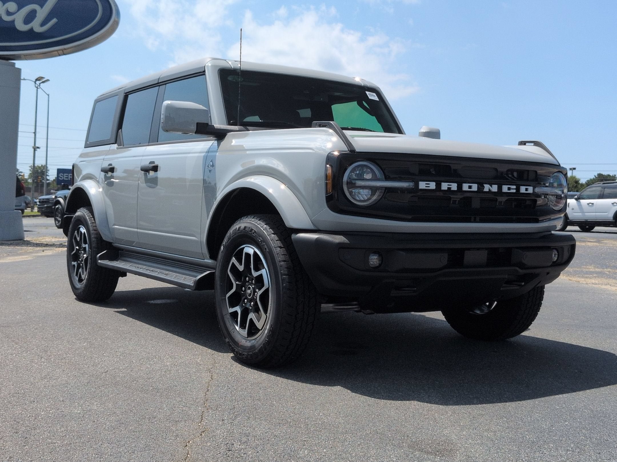 2026 Ford Bronco Outer Banks