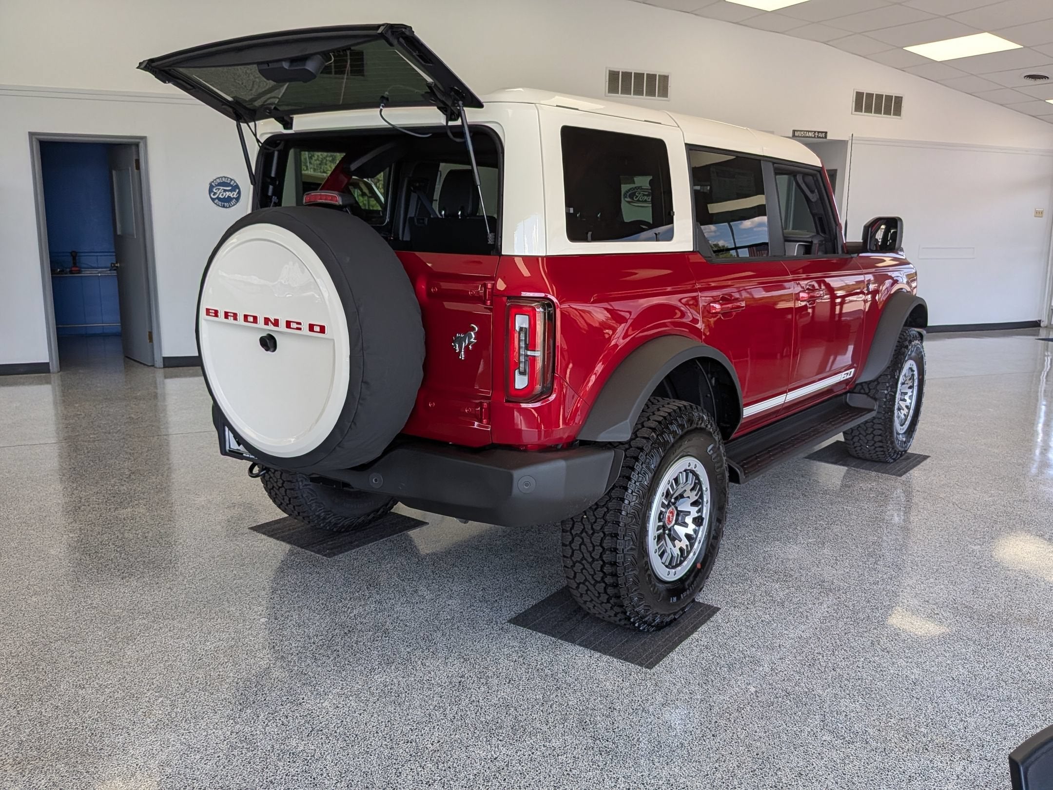 2026 Ford Bronco Outer Banks