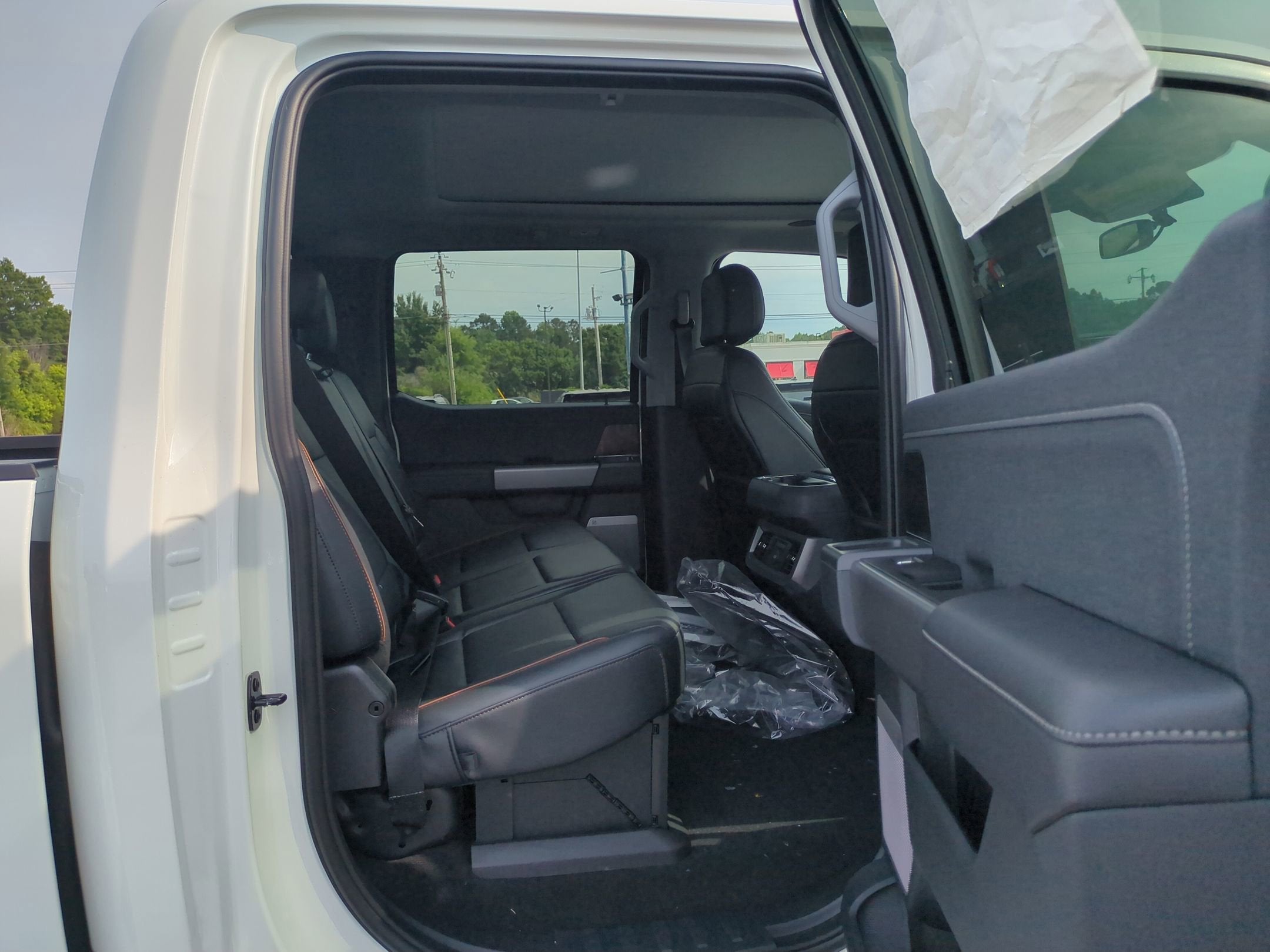 2026 Ford Super Duty F-350 DRW LARIAT