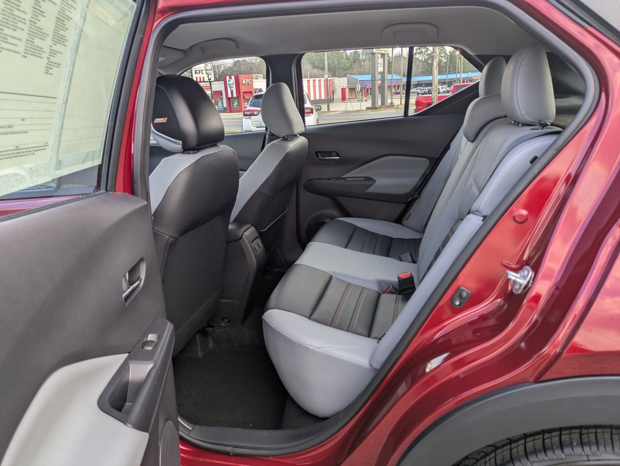 2023 Nissan Kicks SR