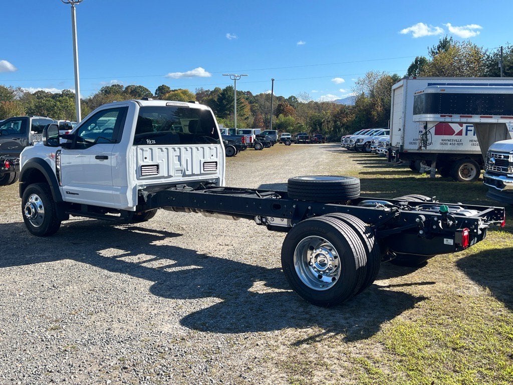 2025 Ford Super Duty F-600 DRW XLT