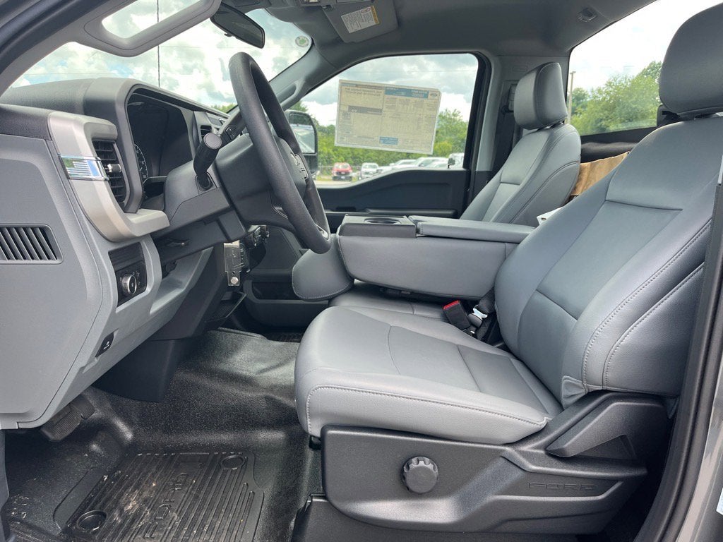 2025 Ford Super Duty F-600 DRW XL