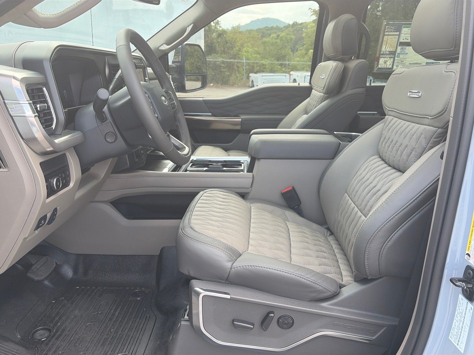 2026 Ford Super Duty F-350 SRW Platinum