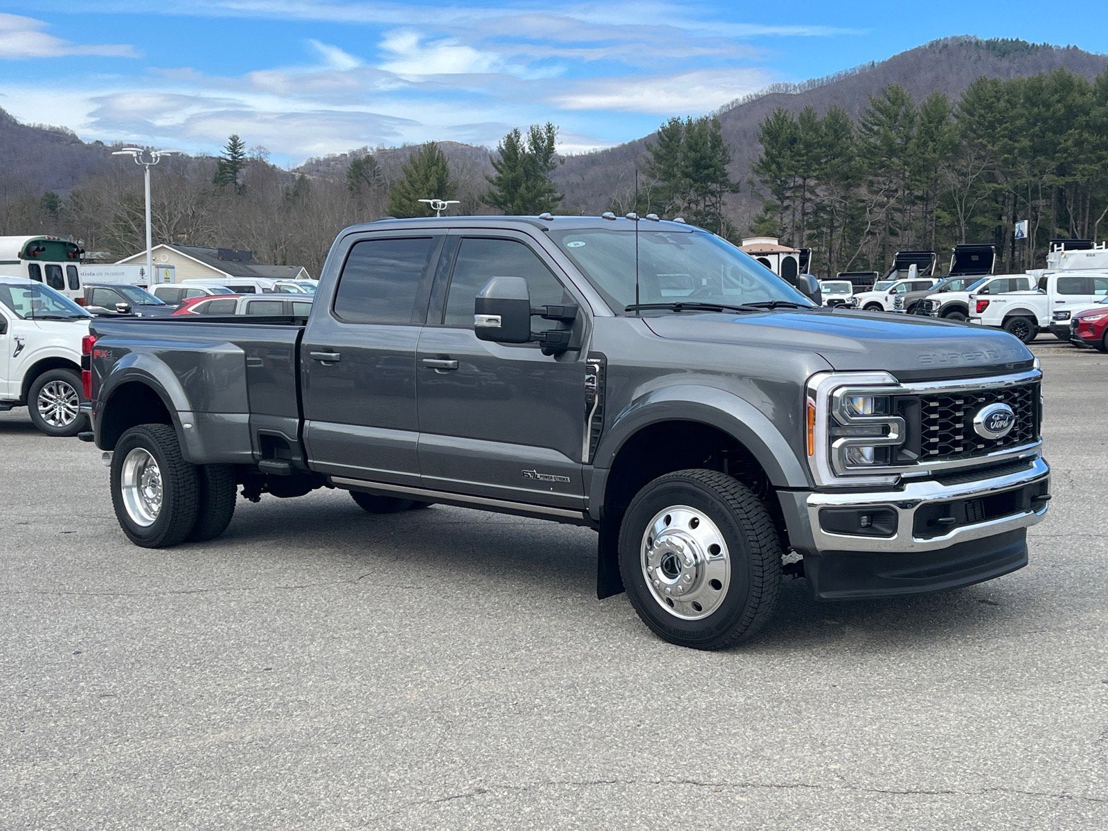 2023 Ford Super Duty F-450 DRW LARIAT