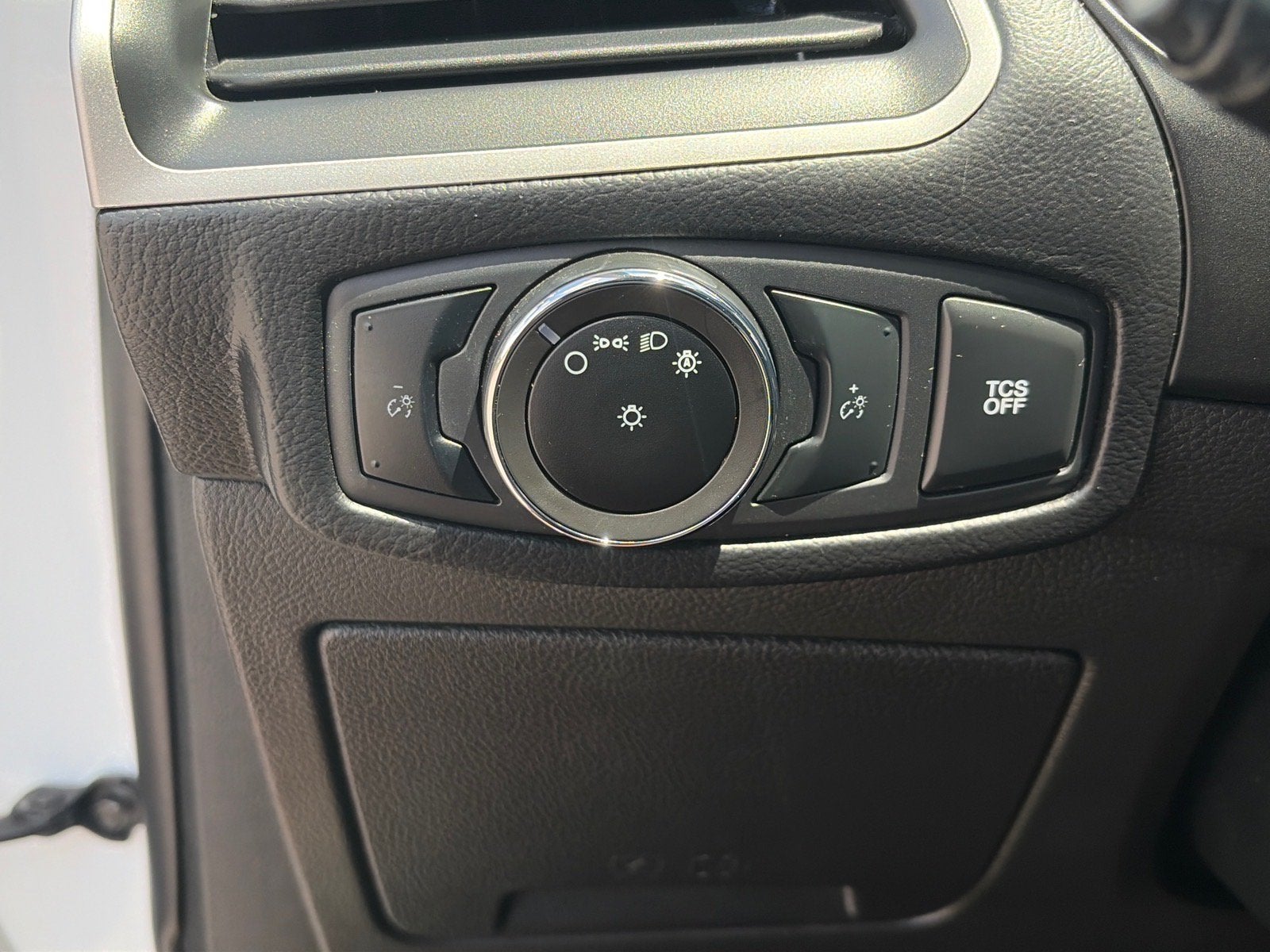 2023 Ford Edge SE