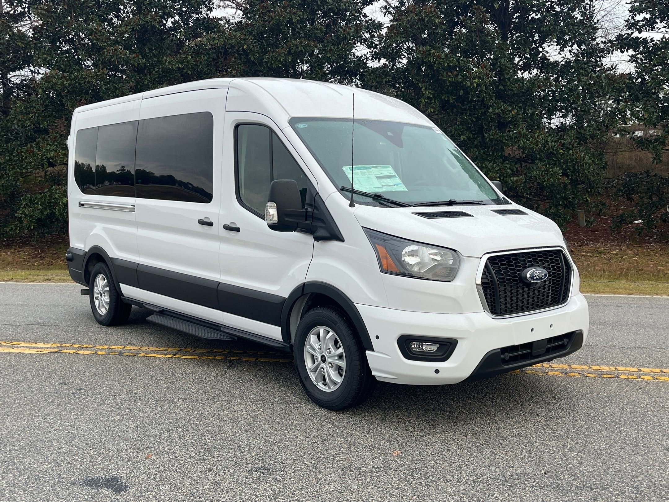 2025 Ford Transit Passenger Wagon XLT