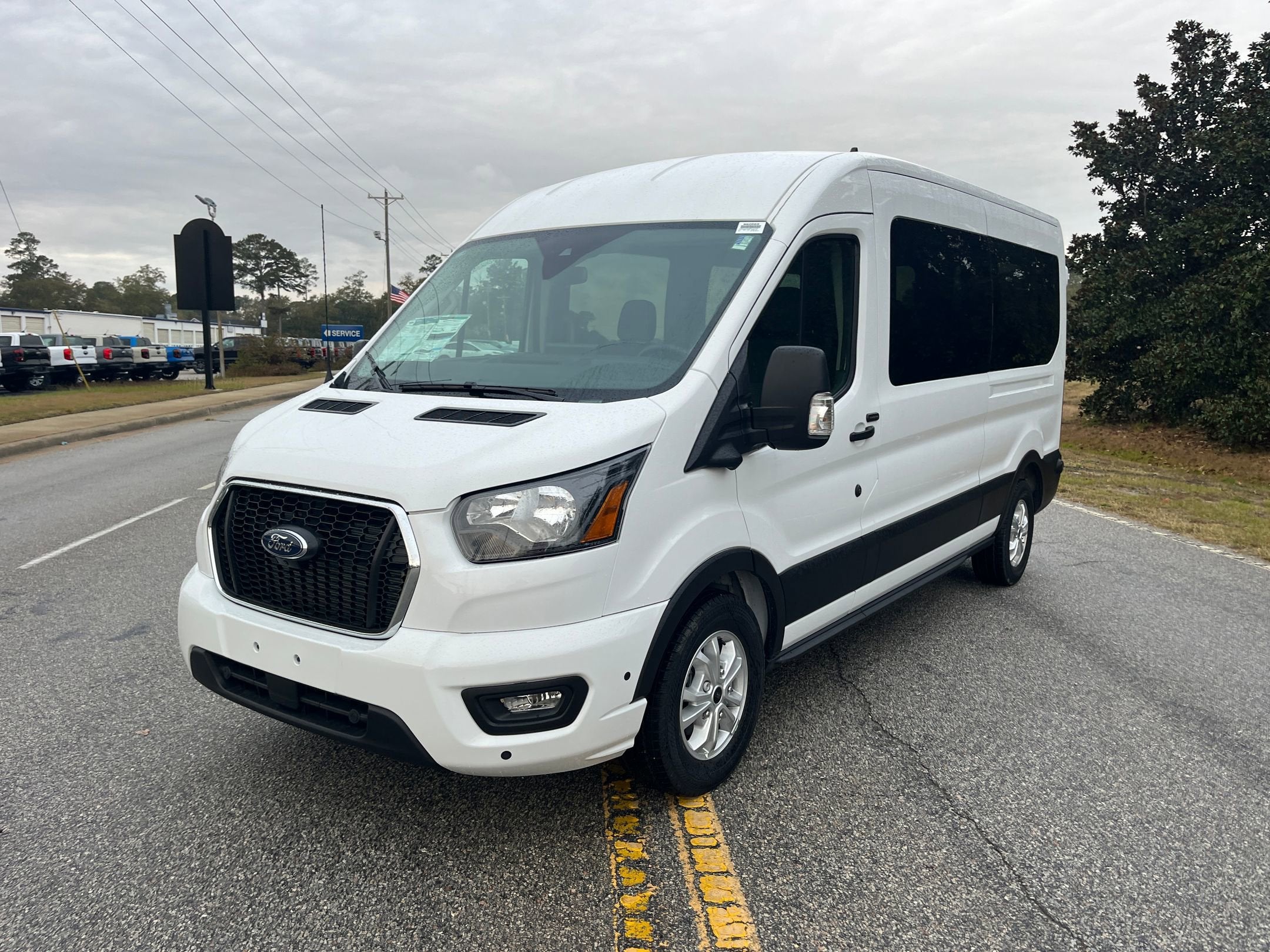 2025 Ford Transit Passenger Wagon XLT