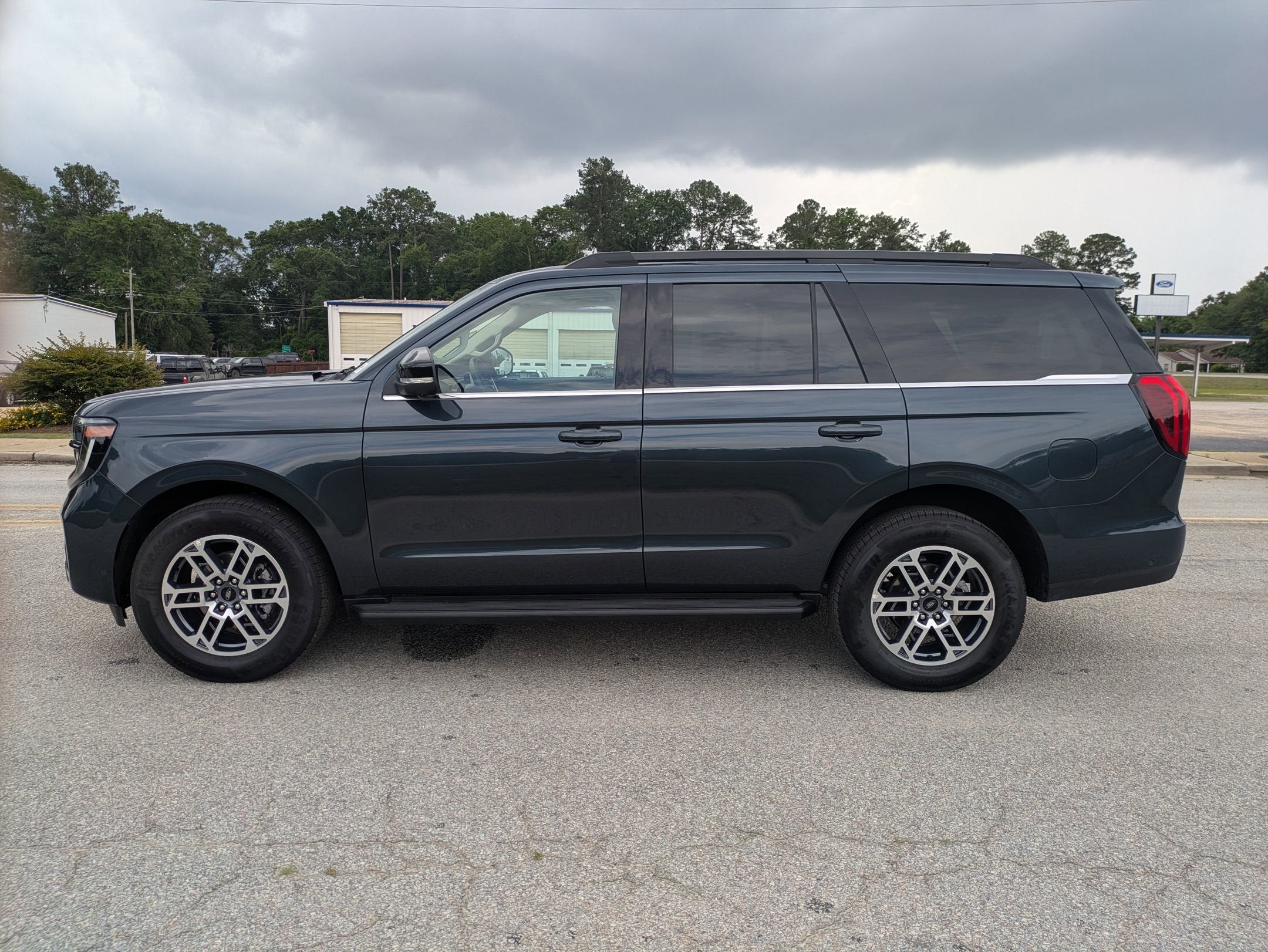 2025 Ford Expedition Active