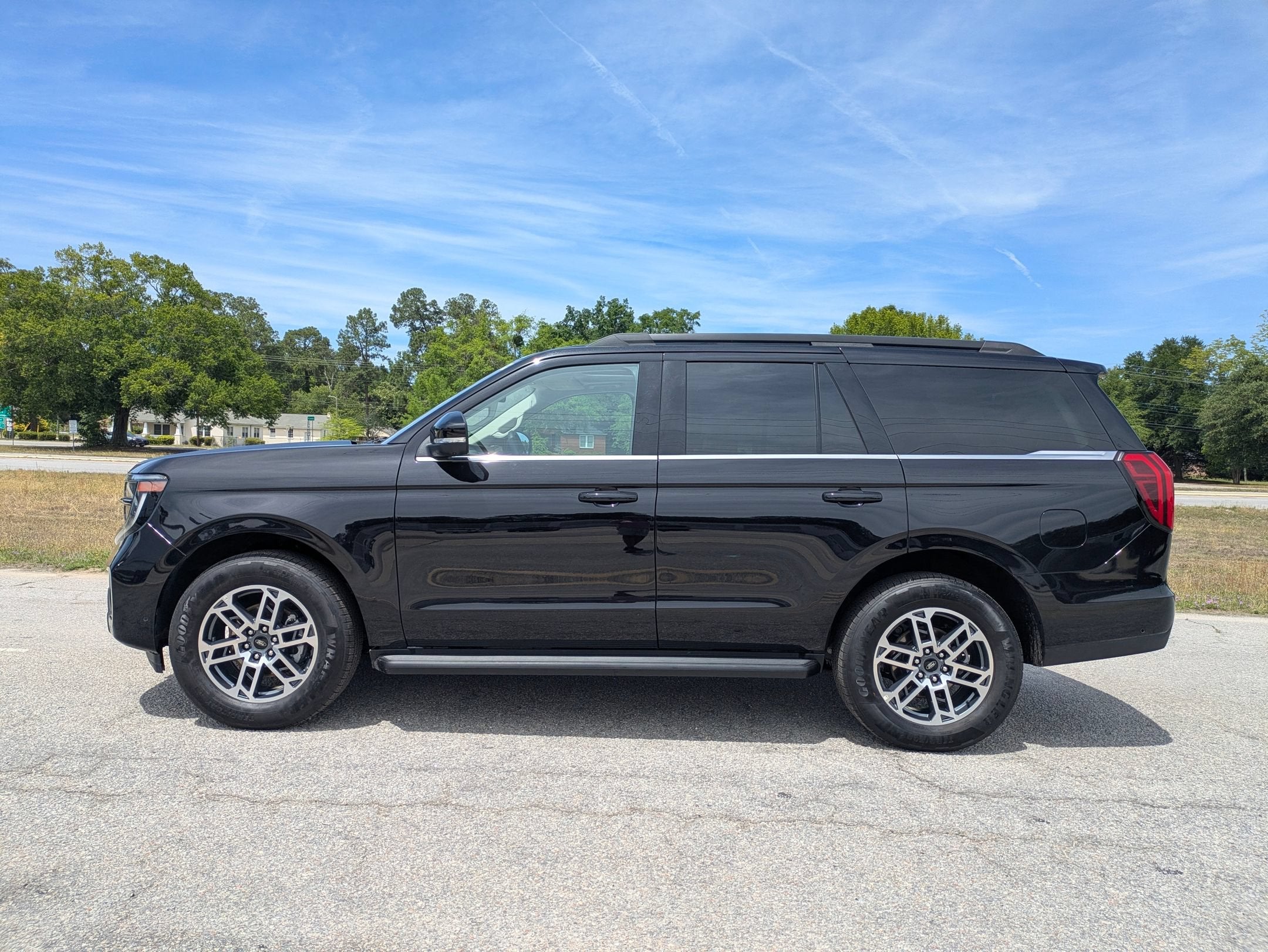 2025 Ford Expedition Active