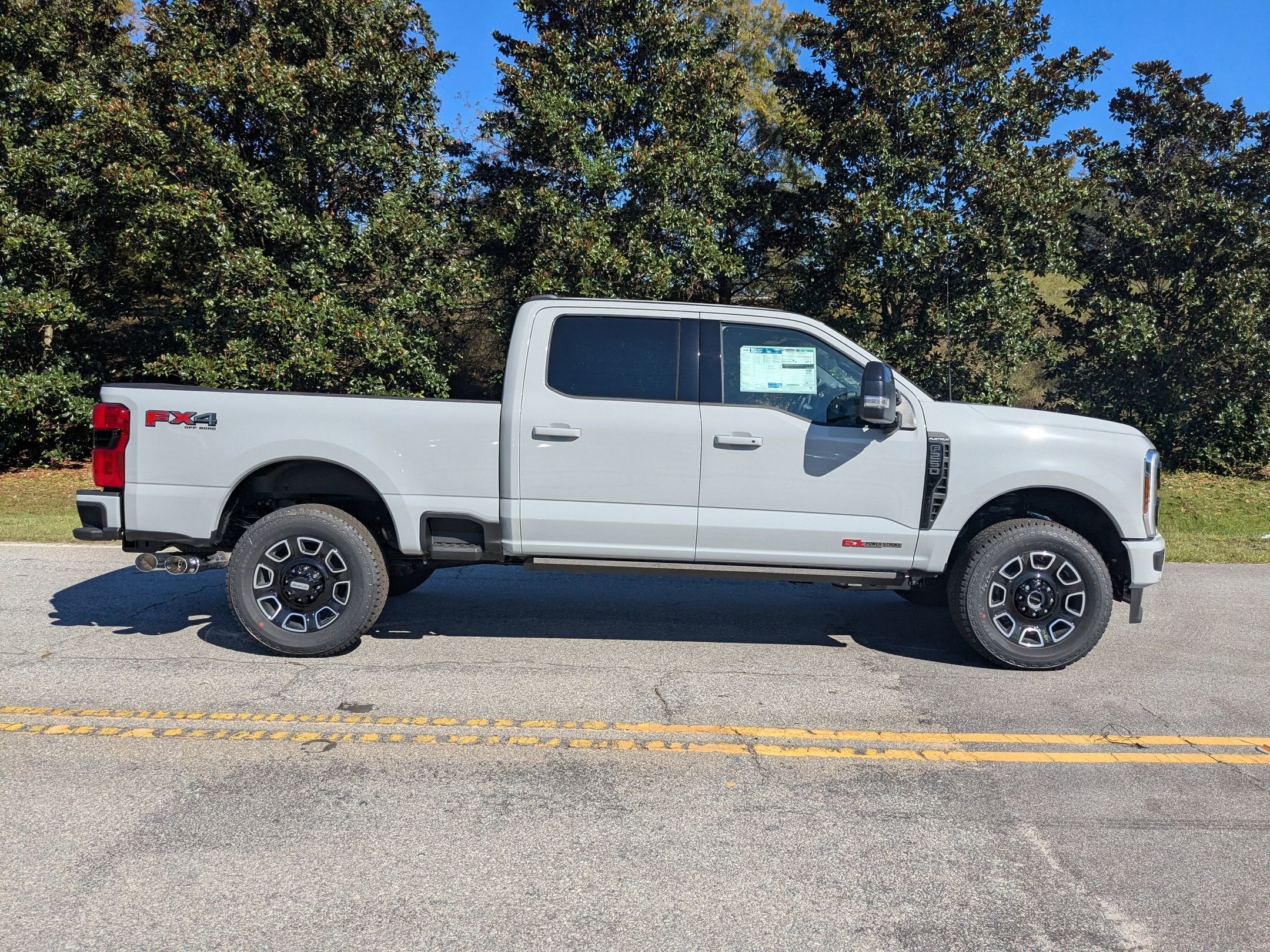 2025 Ford Super Duty F-250 SRW F-250® Platinum®