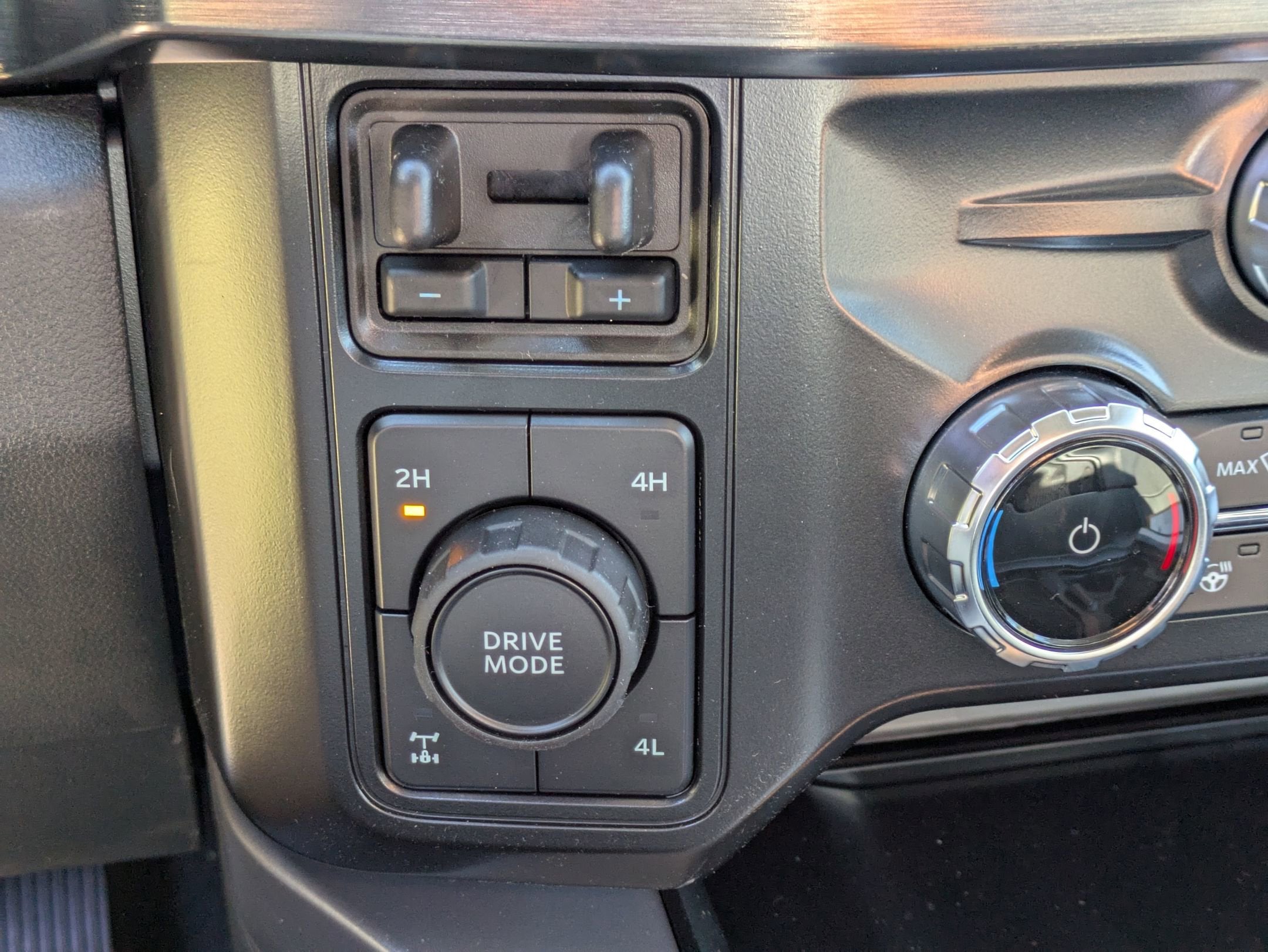 2025 Ford Super Duty F-350 SRW F-350® Lariat®