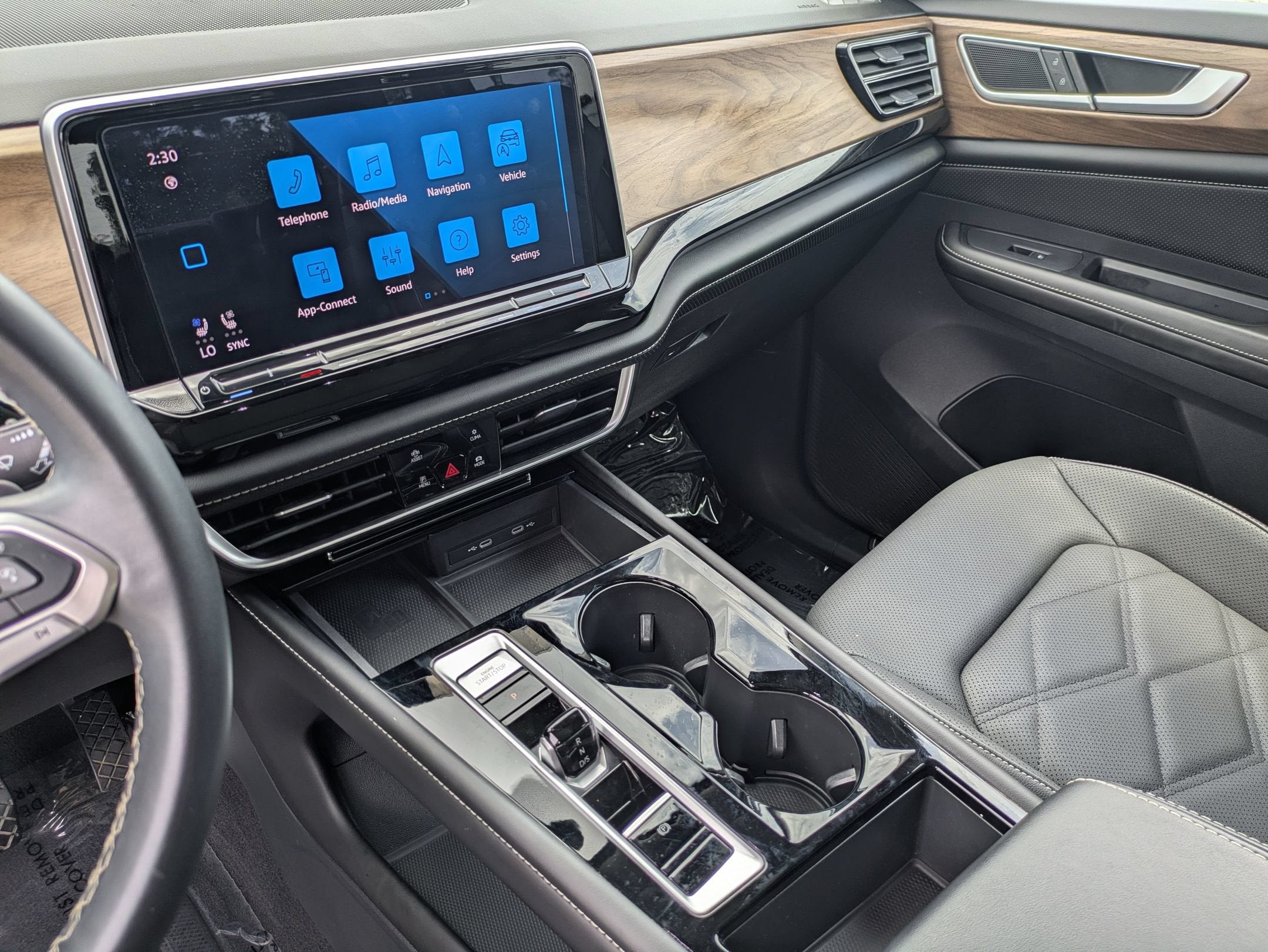 2024 Volkswagen Atlas 2.0T SE w/Technology
