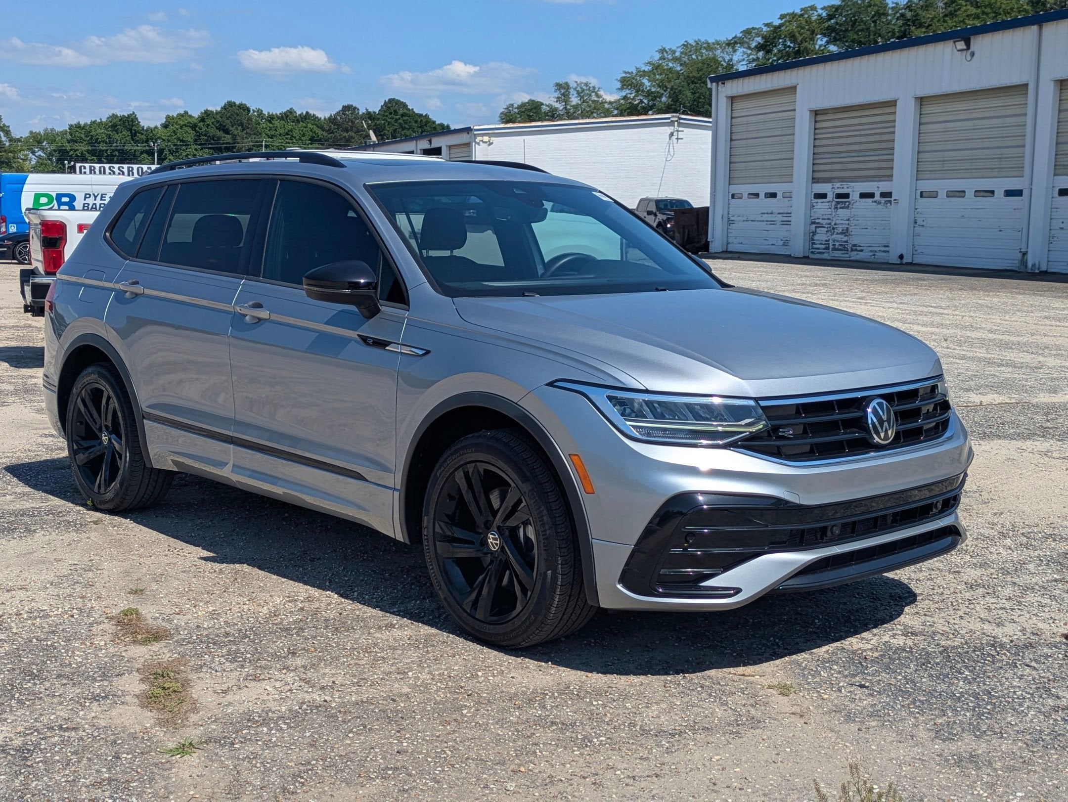 2023 Volkswagen Tiguan SE R-Line Black
