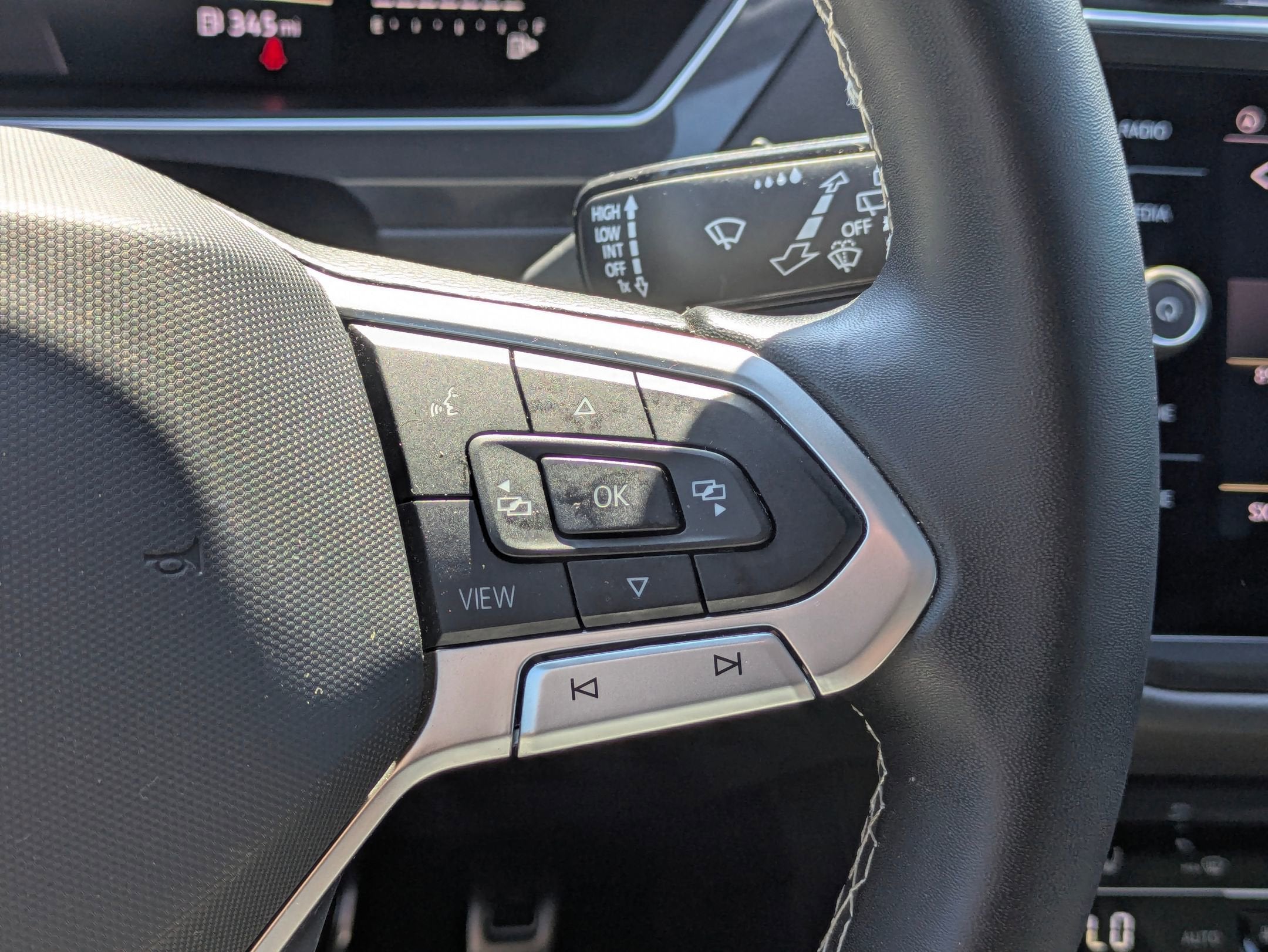 2023 Volkswagen Tiguan SE R-Line Black