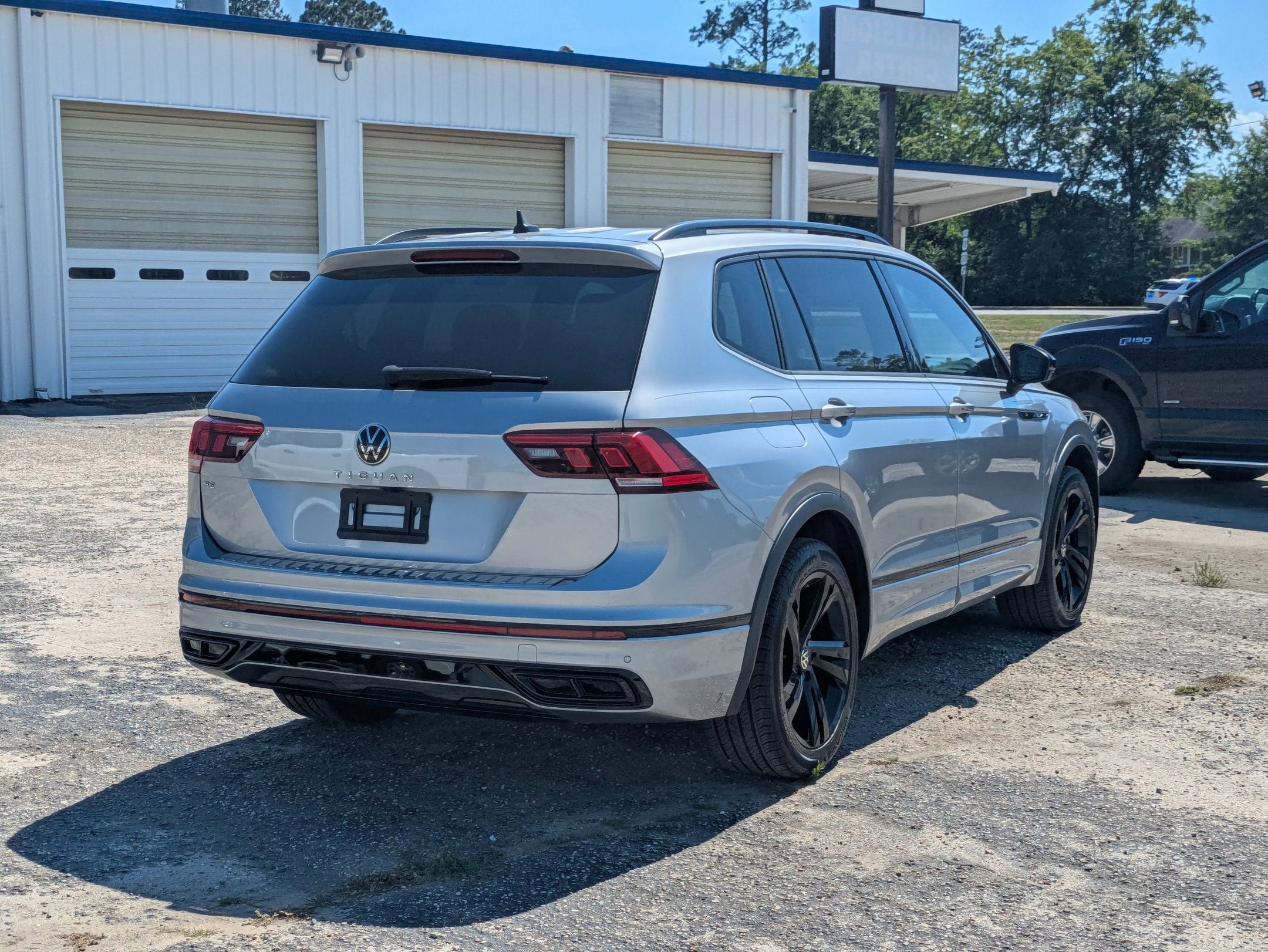 2023 Volkswagen Tiguan SE R-Line Black