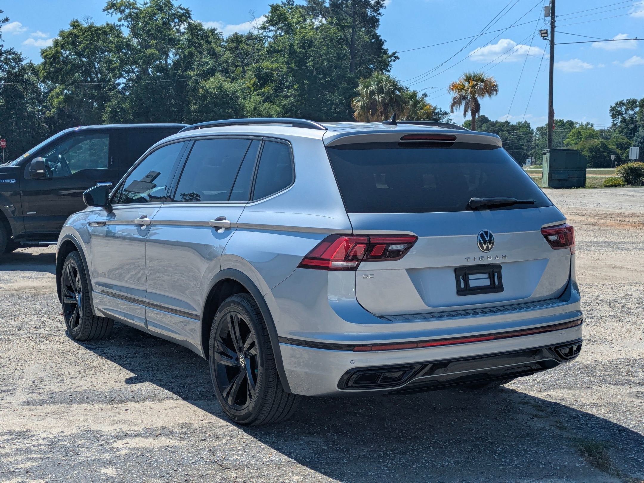 2023 Volkswagen Tiguan SE R-Line Black