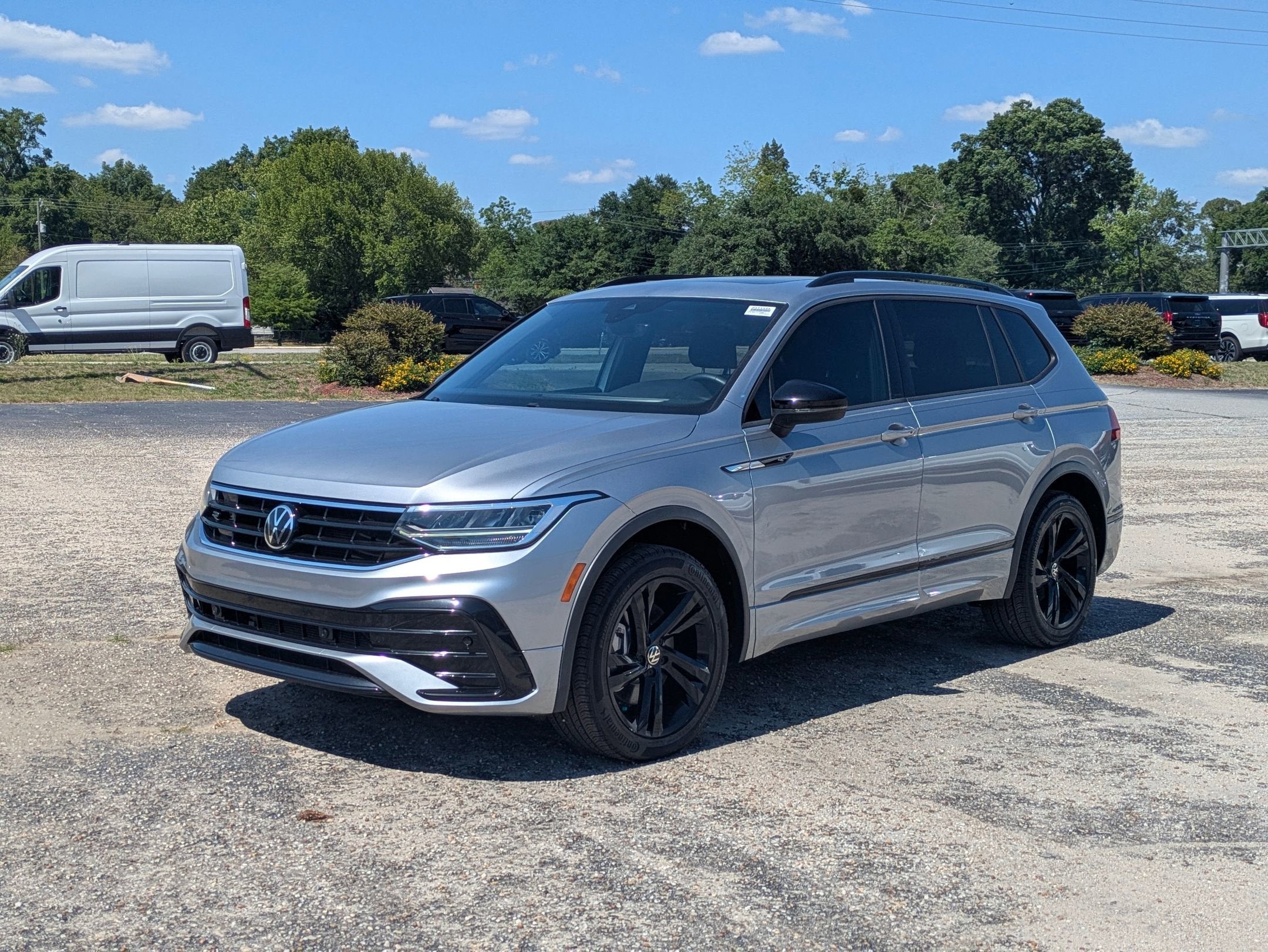 2023 Volkswagen Tiguan SE R-Line Black