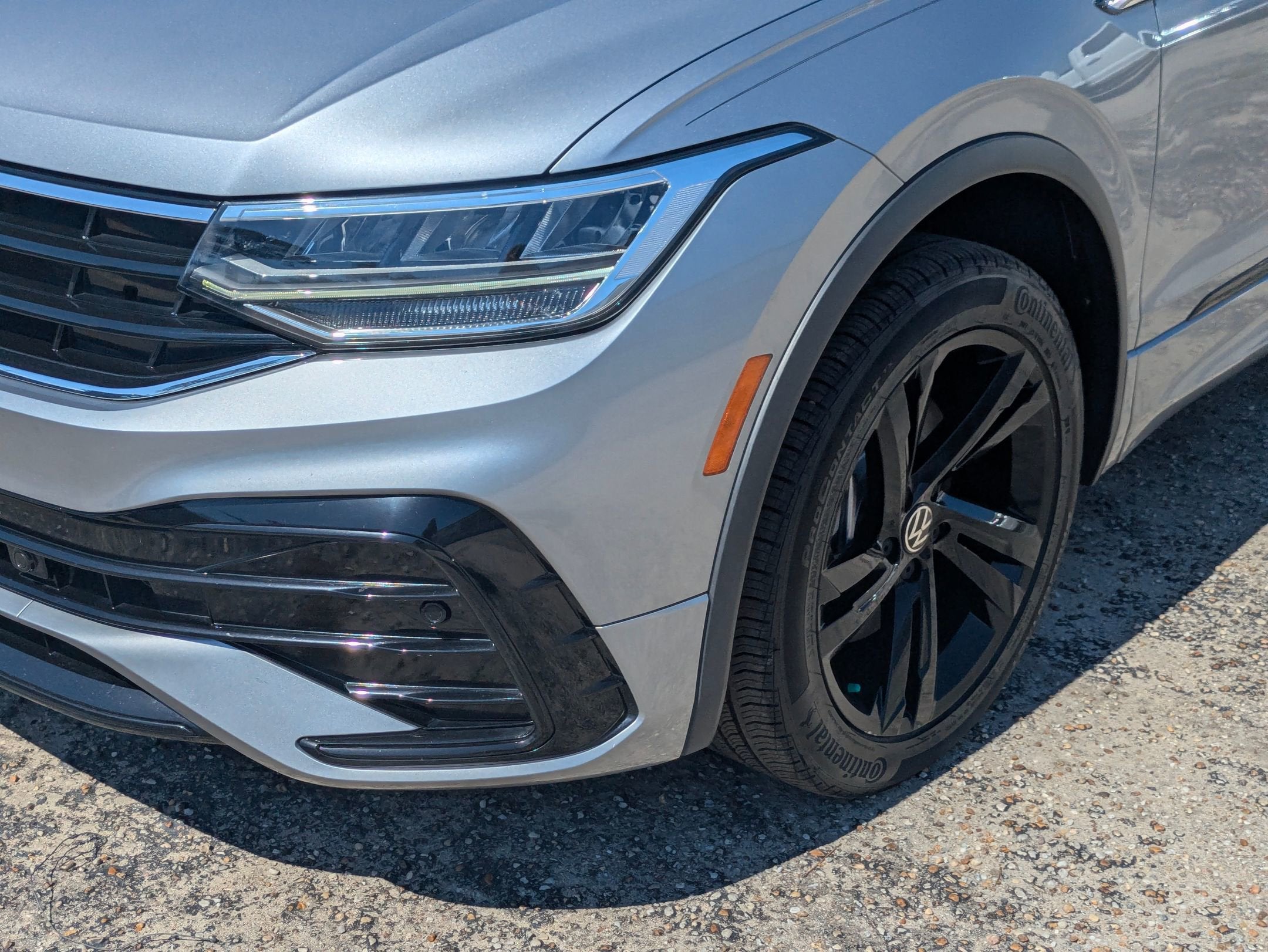 2023 Volkswagen Tiguan SE R-Line Black