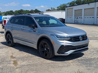 2023 Volkswagen Tiguan SE R-Line Black