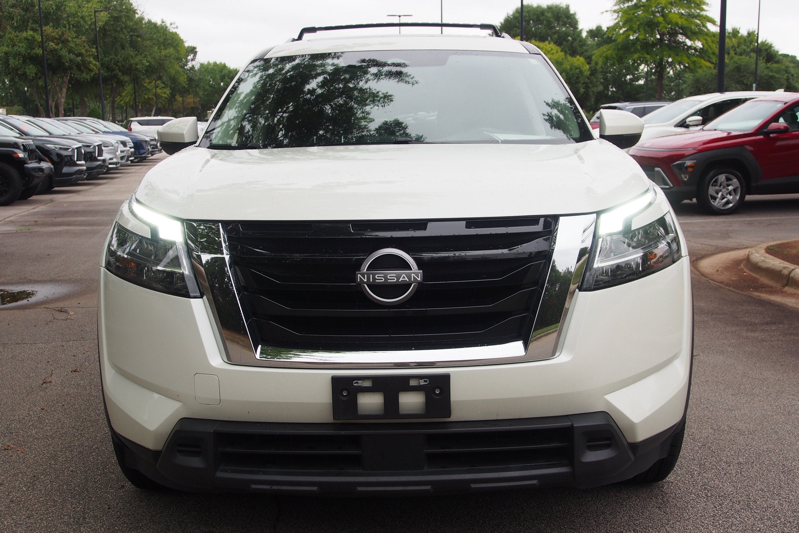 2022 Nissan Pathfinder SV