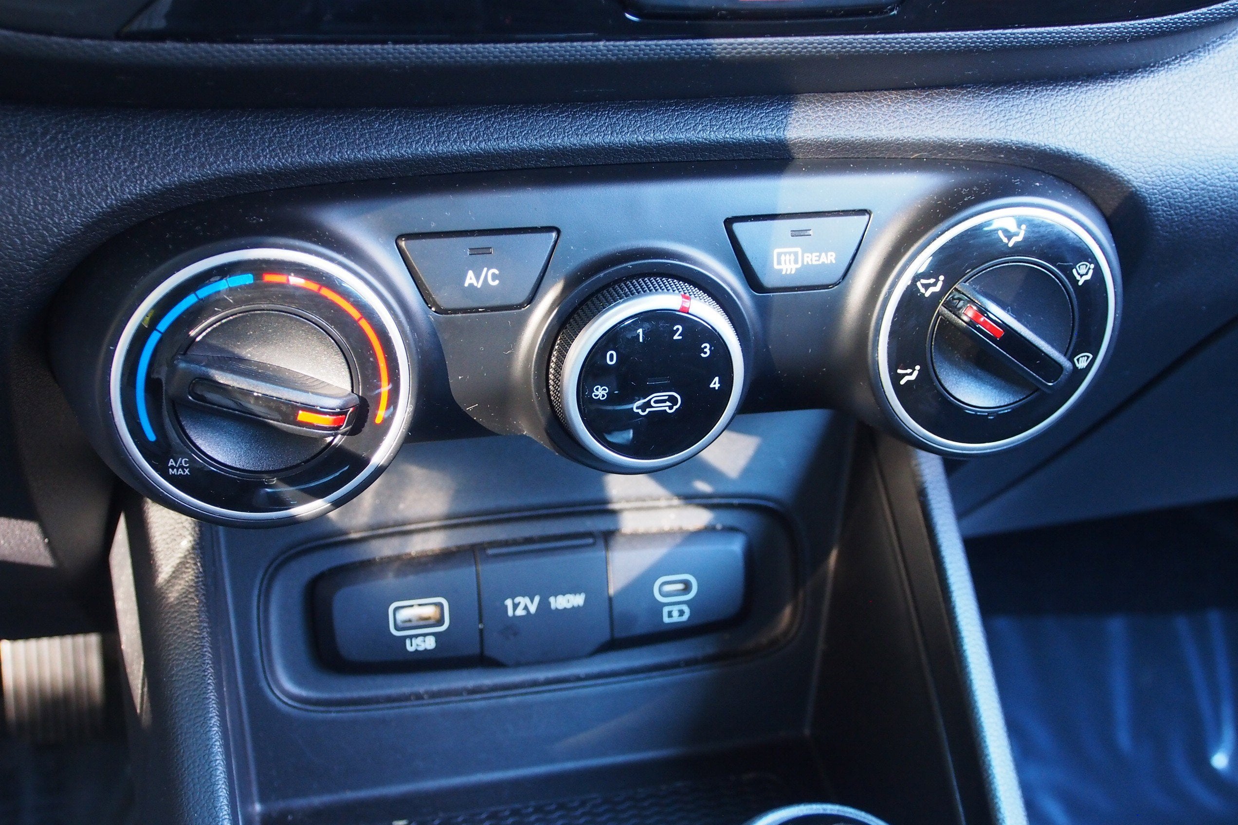 2025 Hyundai Venue SE