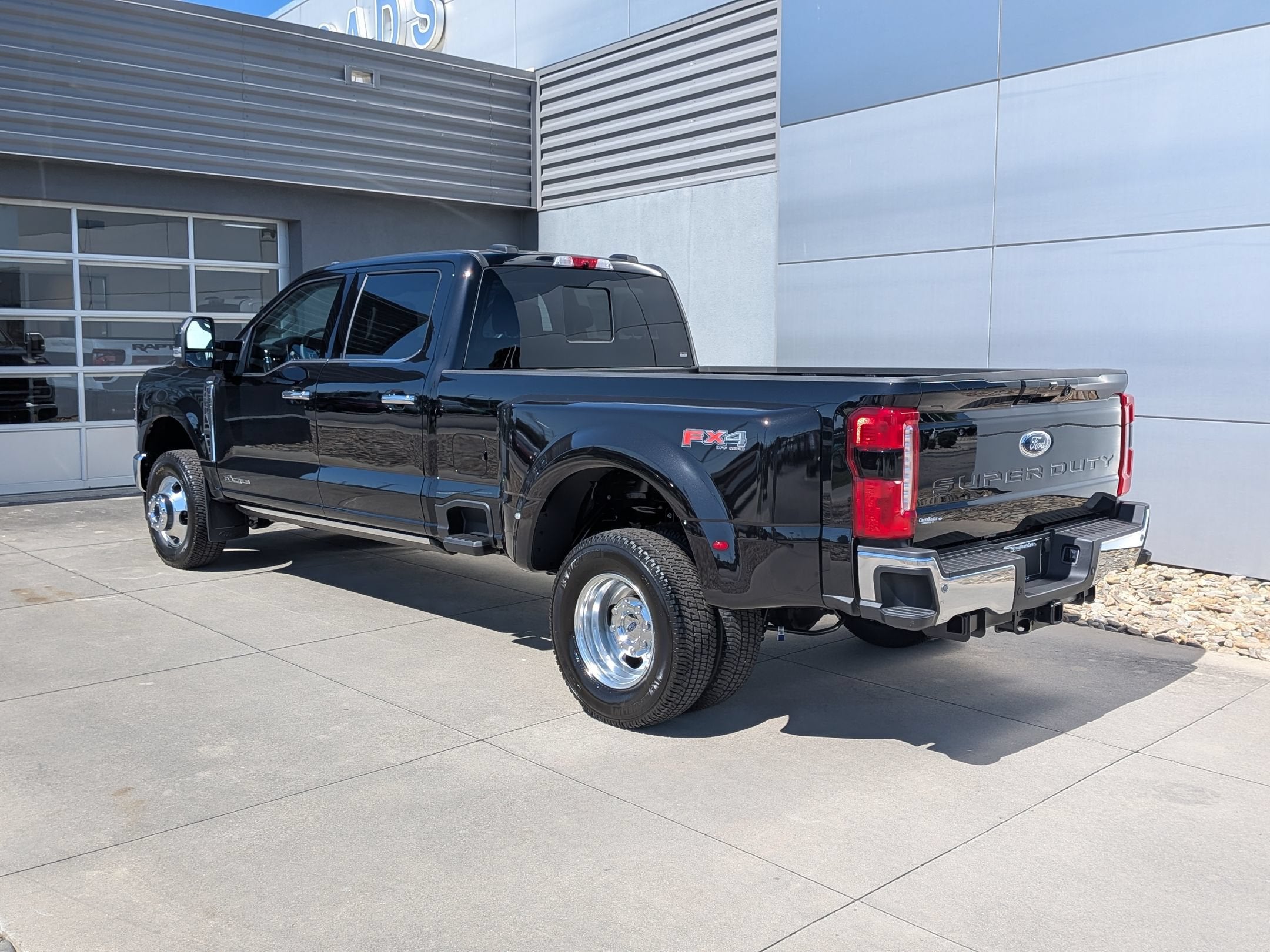 2026 Ford Super Duty F-350 DRW LARIAT