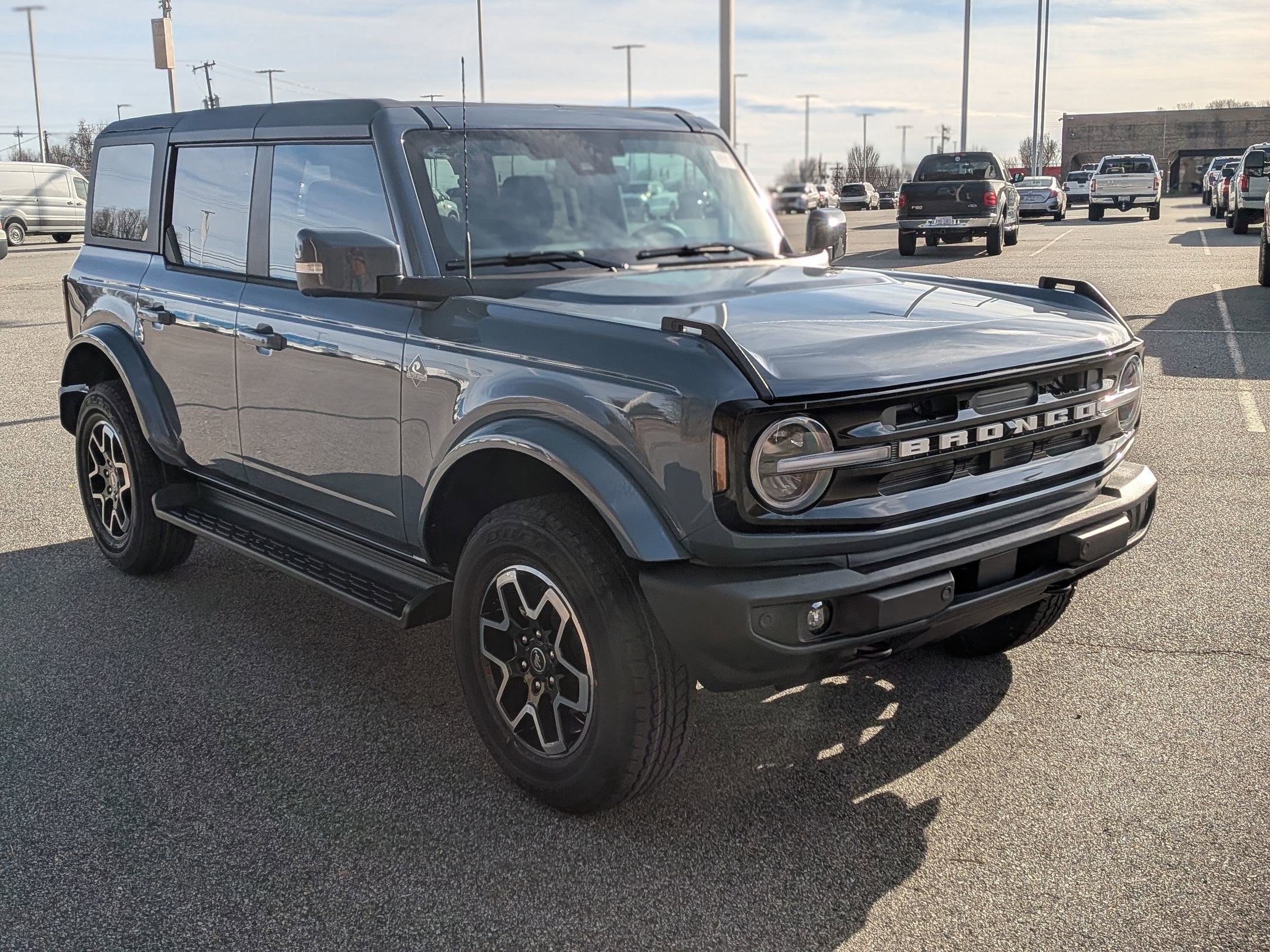2025 Ford Bronco Outer Banks