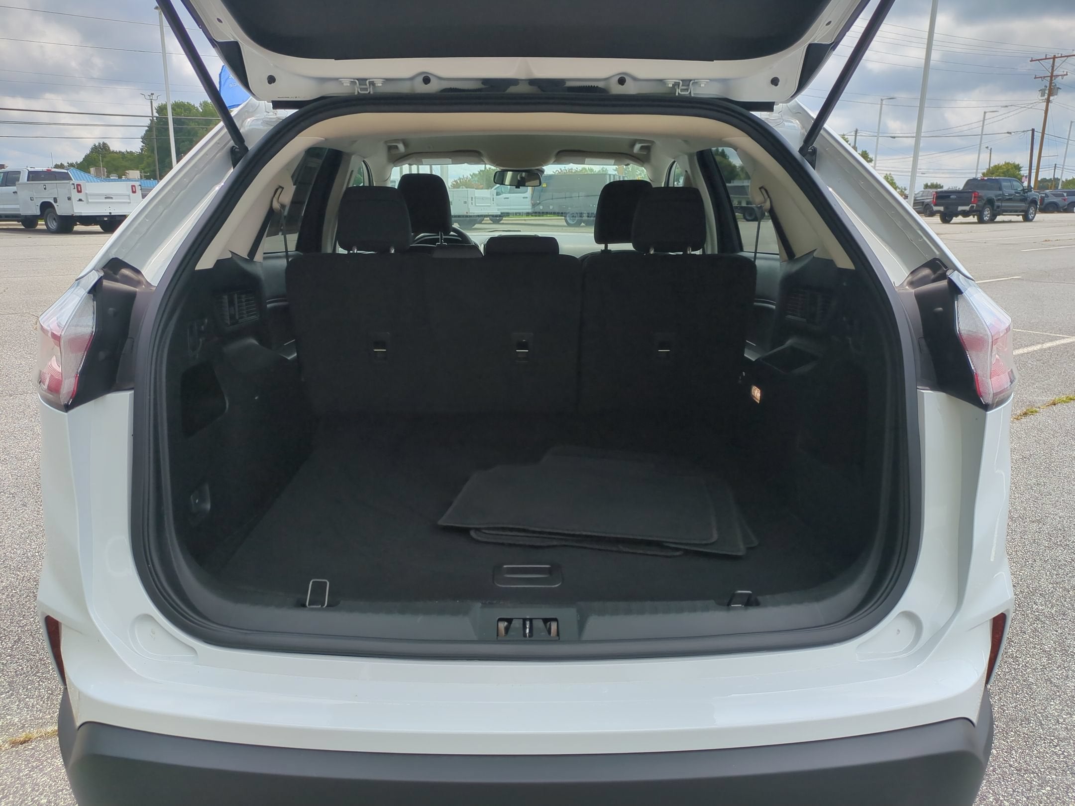 2022 Ford Edge SE
