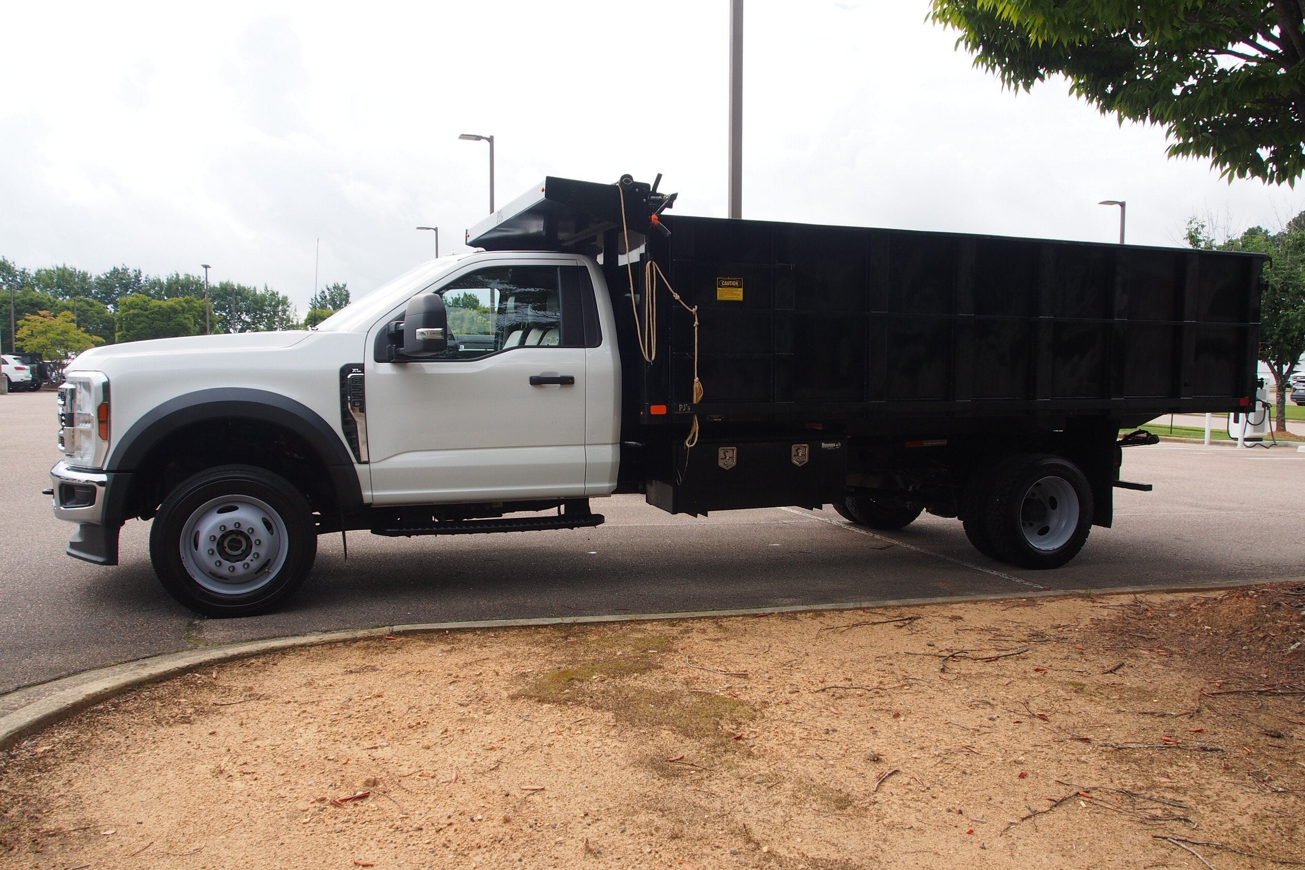 2025 Ford Super Duty F-550 DRW XL