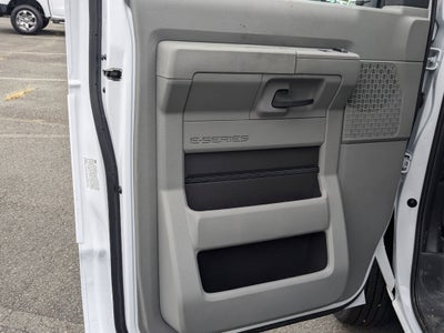 2025 Ford E-Series Cutaway Base