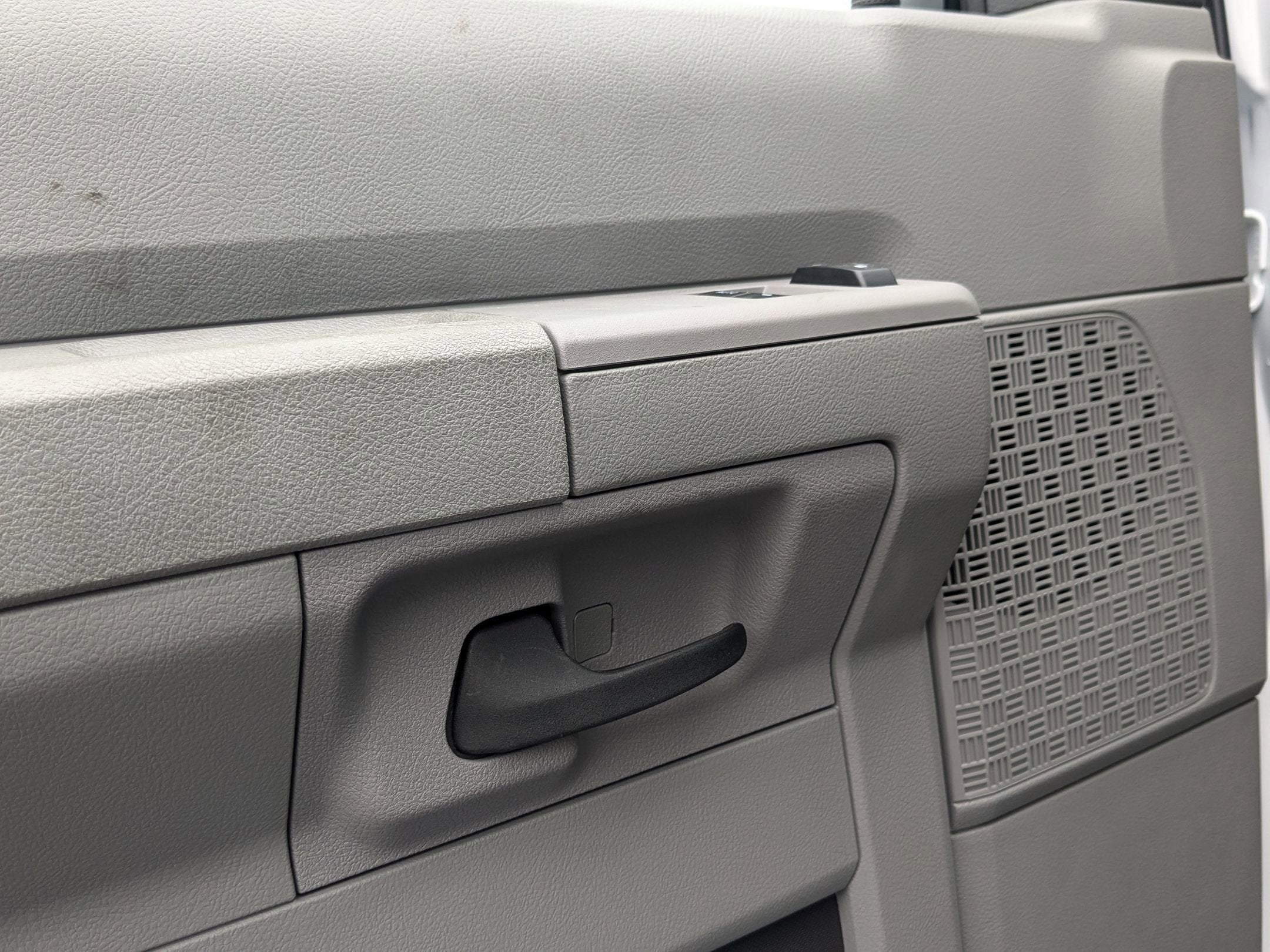 2025 Ford E-Series Cutaway Base