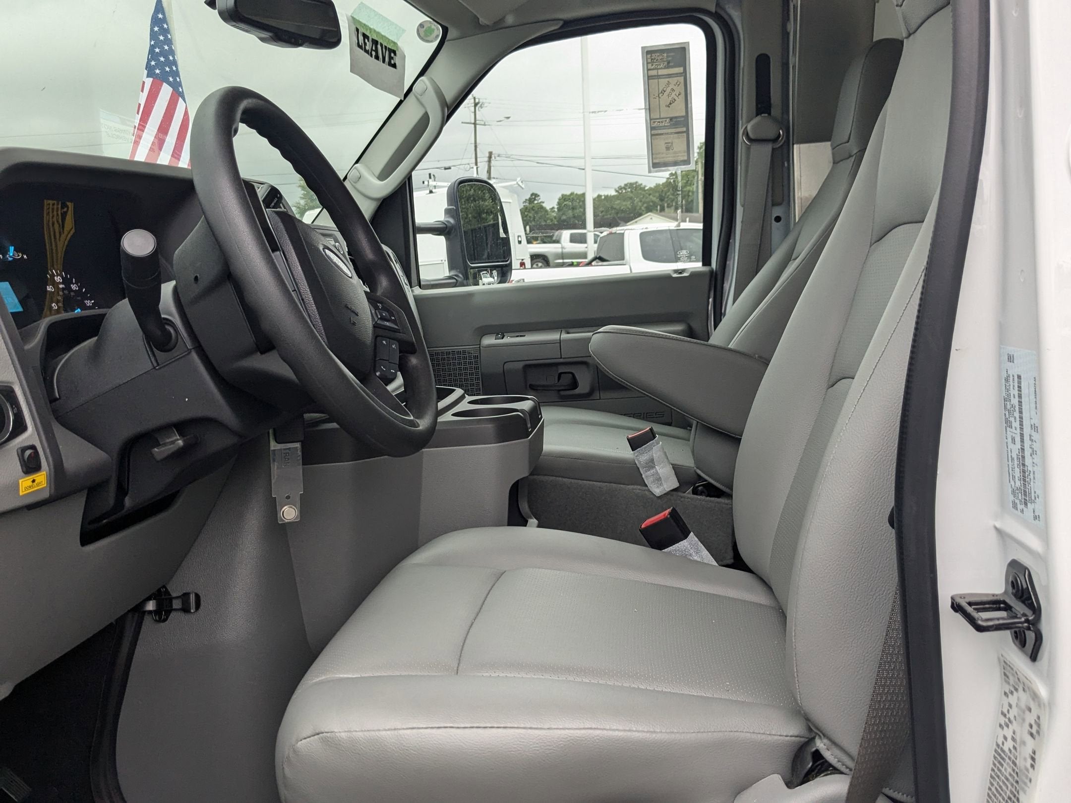 2025 Ford E-Series Cutaway Base