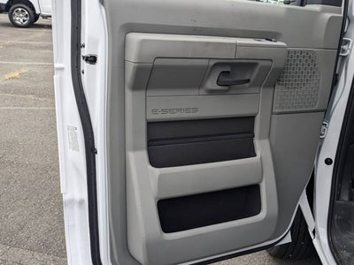 2025 Ford E-Series Cutaway Base