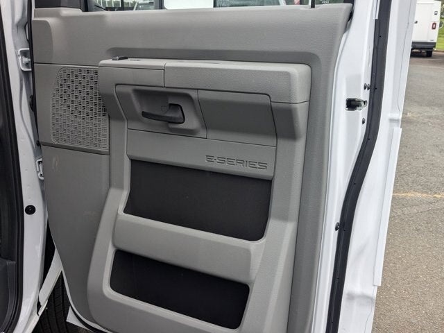 2025 Ford E-Series Cutaway Base