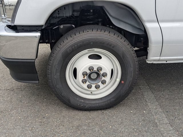 2025 Ford E-Series Cutaway Base