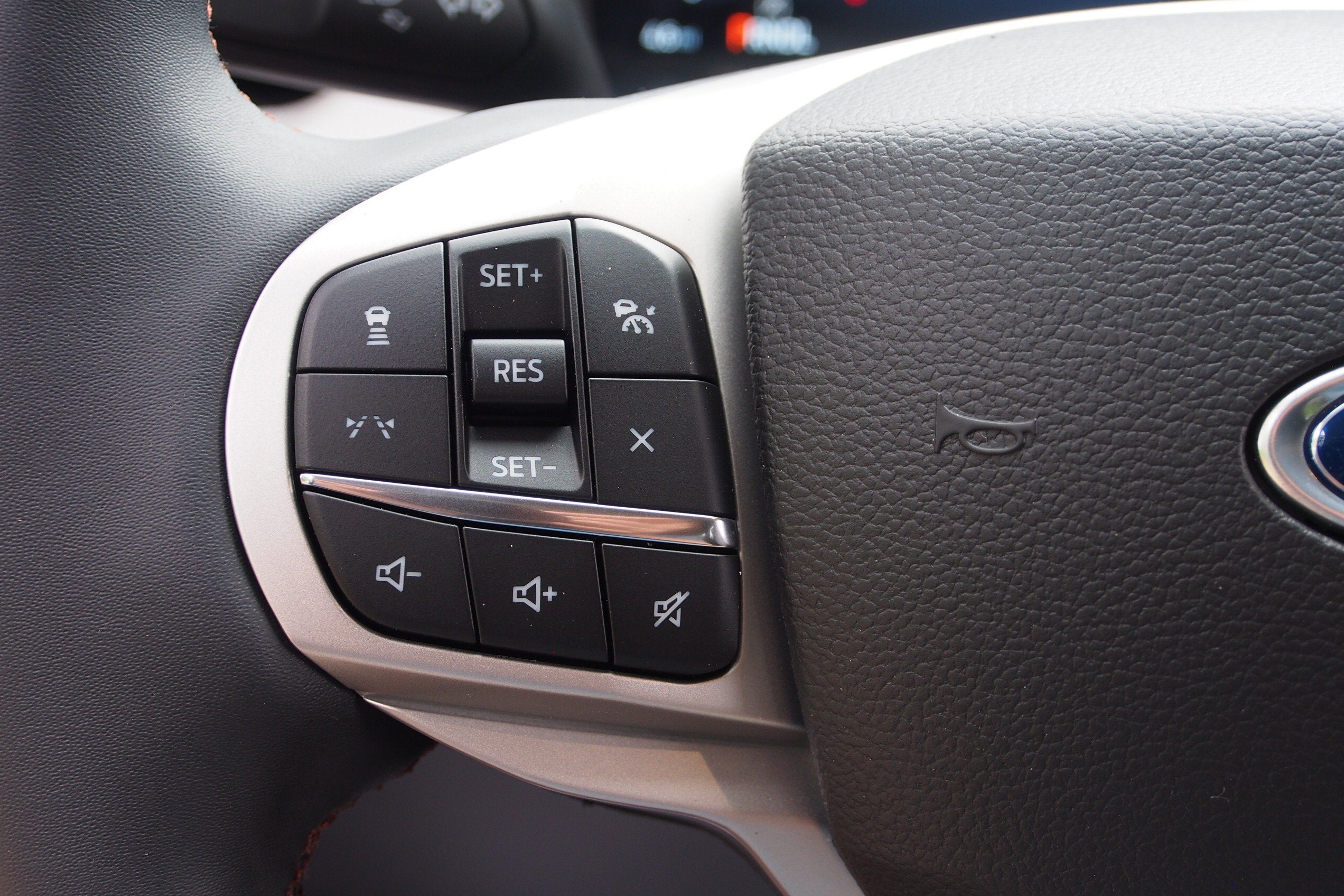 2026 Ford Explorer Active w/200A Pkg - Crossroads Courtesy Demo