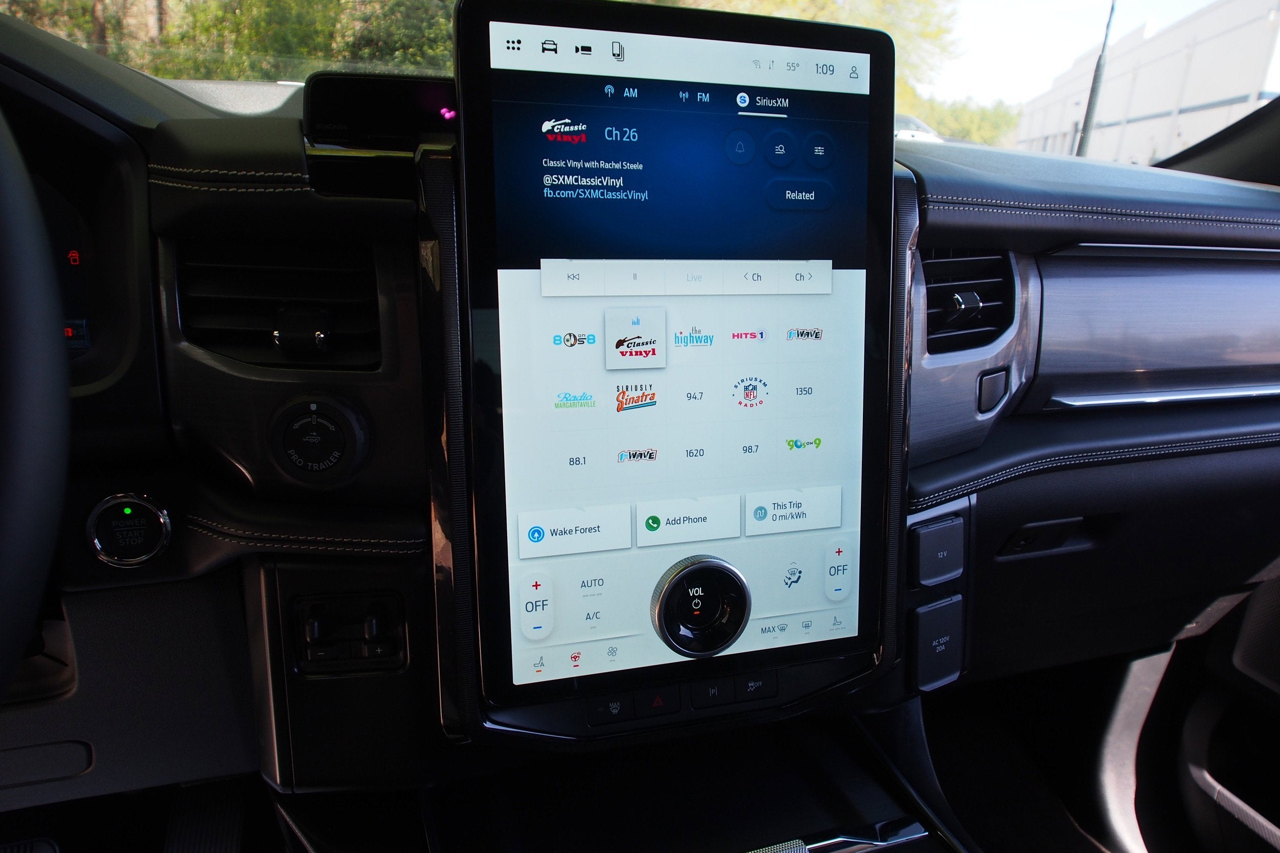 2025 Ford F-150 Lightning Platinum