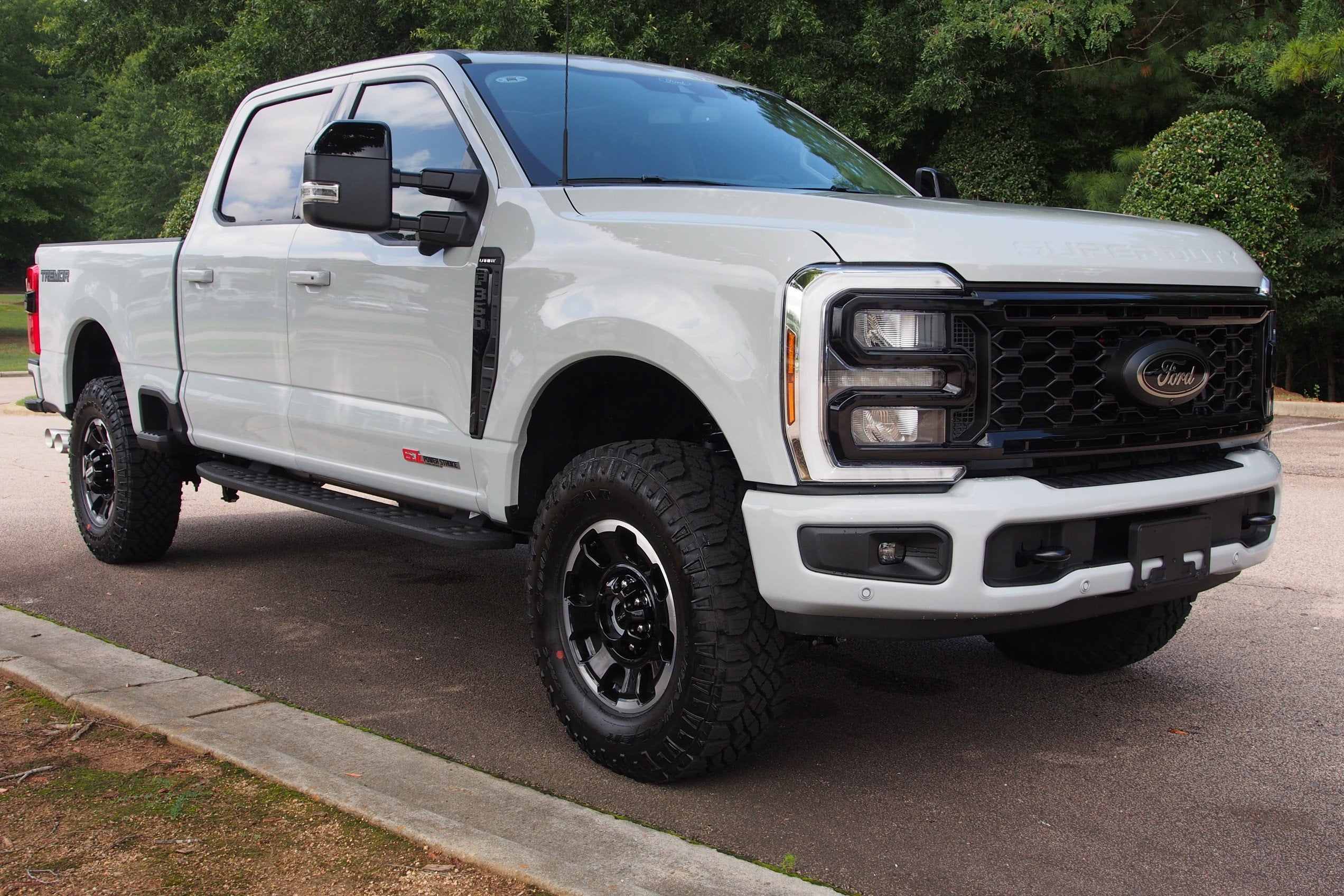 2025 Ford Super Duty F-350 SRW LARIAT