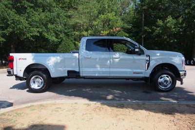 2026 Ford Super Duty F-350 DRW LARIAT