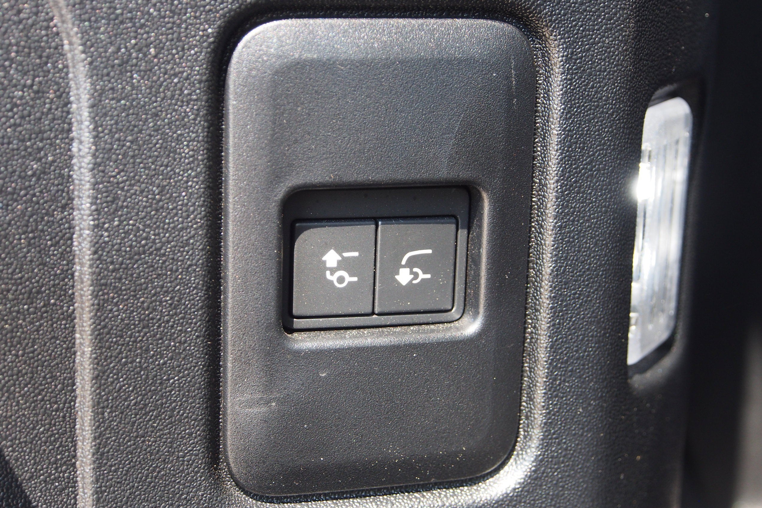 2024 Land Rover Defender V8