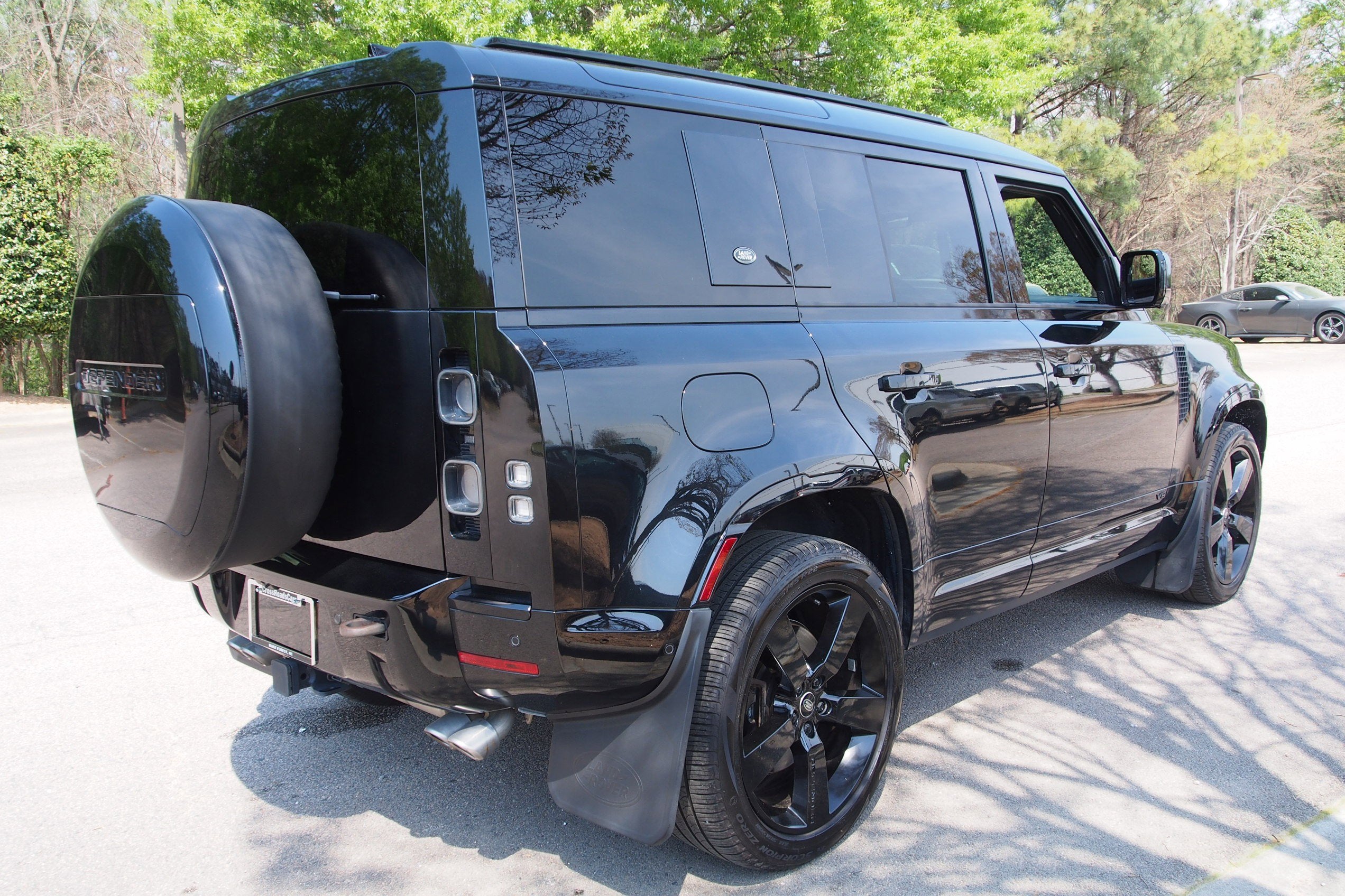 2024 Land Rover Defender V8