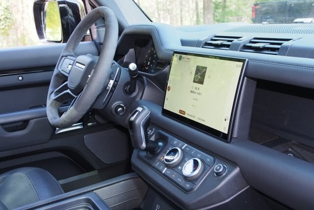 2024 Land Rover Defender V8