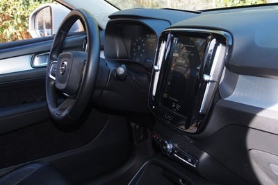 2020 Volvo XC40 Momentum