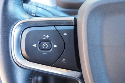 2020 Volvo XC40 Momentum